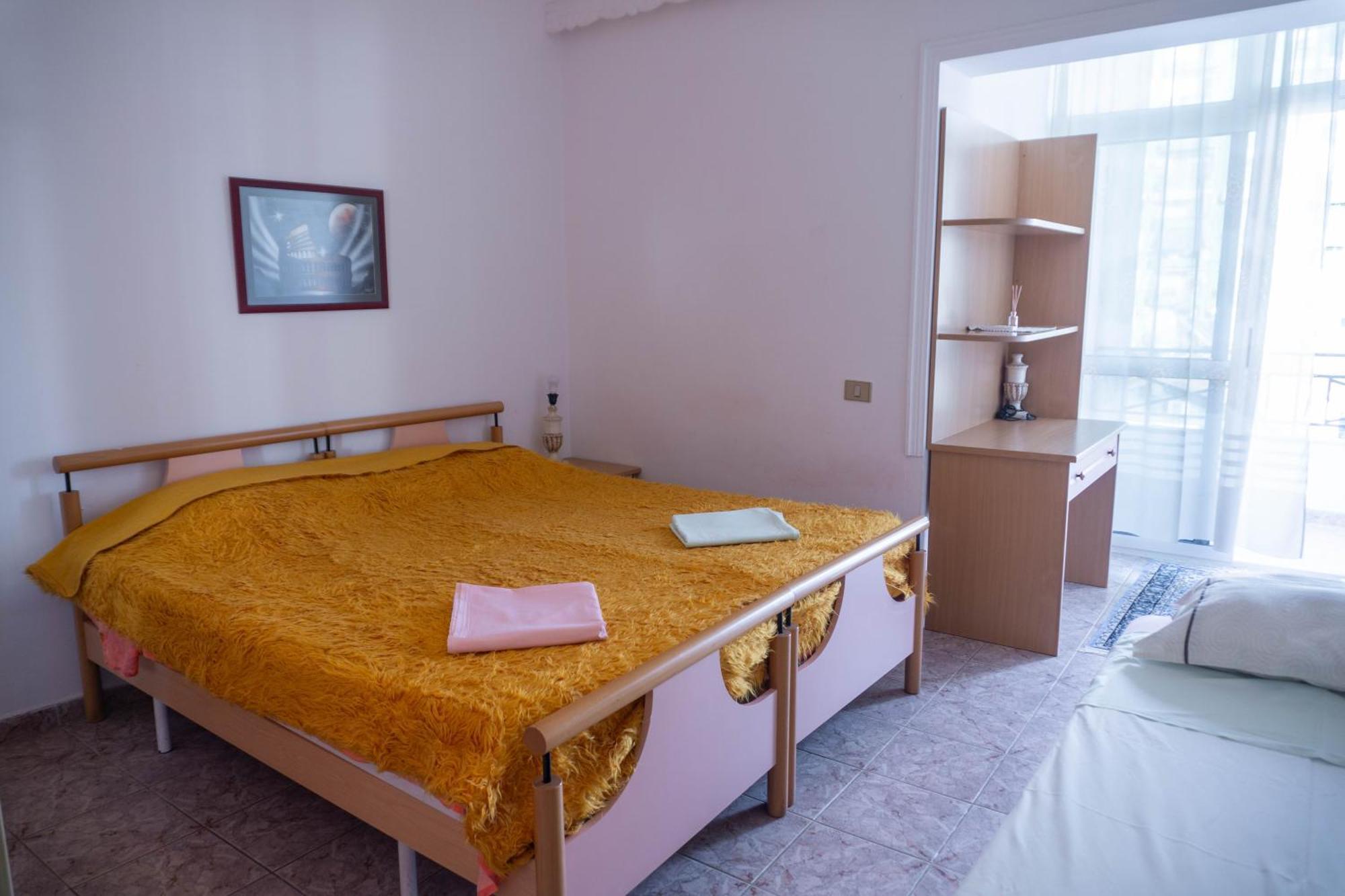 טיראנה Bllok Bright Private Bedrooms With Private Bathroom On Shared Apartment מראה חיצוני תמונה