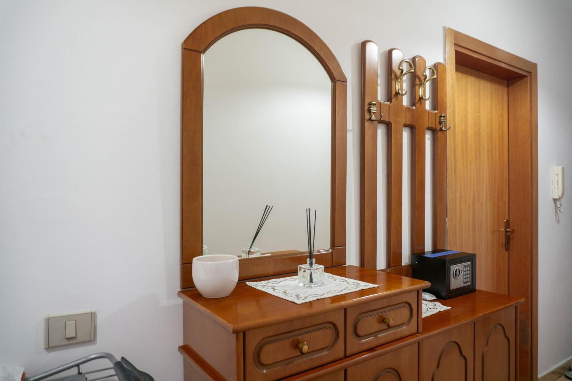 טיראנה Bllok Bright Private Bedrooms With Private Bathroom On Shared Apartment מראה חיצוני תמונה